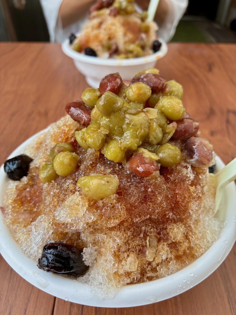 青木煮豆店の豆のせかき氷